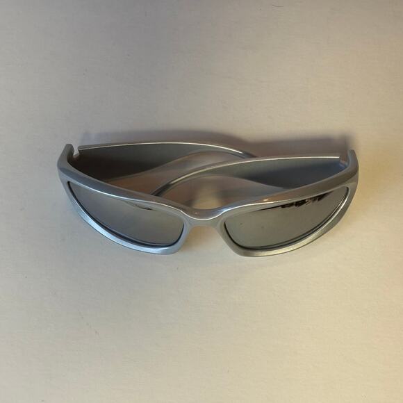 Y2K Grey Silver Vintage Sunglasses – Unique Frame Shape, Unisex, UVA UVB, New - Picture 7 of 8